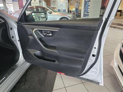 2015 Nissan Altima 2.5 SV 4DR SEDAN   - Photo 18 - Hamilton, OH 45015