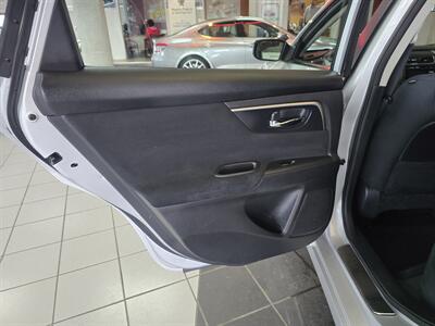 2015 Nissan Altima 2.5 SV 4DR SEDAN   - Photo 13 - Hamilton, OH 45015