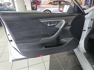 2015 Nissan Altima 2.5 SV 4DR SEDAN   - Photo 9 - Hamilton, OH 45015