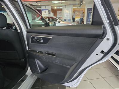 2015 Nissan Altima 2.5 SV 4DR SEDAN   - Photo 17 - Hamilton, OH 45015