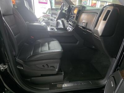 2017 GMC Sierra 1500 Denali 4DR CREW CAB 4X4/V8   - Photo 19 - Hamilton, OH 45015