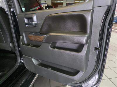 2017 GMC Sierra 1500 Denali 4DR CREW CAB 4X4/V8   - Photo 17 - Hamilton, OH 45015