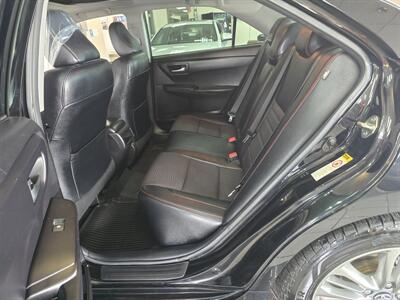 2017 Toyota Camry SE 4DR SEDAN   - Photo 11 - Hamilton, OH 45015