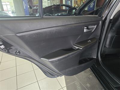 2017 Toyota Camry SE 4DR SEDAN   - Photo 10 - Hamilton, OH 45015