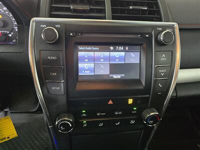 2017 Toyota Camry SE 4DR SEDAN   - Photo 21 - Hamilton, OH 45015