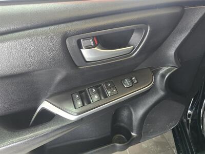 2017 Toyota Camry SE 4DR SEDAN   - Photo 17 - Hamilton, OH 45015