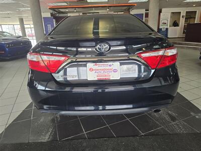 2017 Toyota Camry SE 4DR SEDAN   - Photo 5 - Hamilton, OH 45015