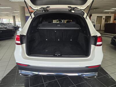 2018 Mercedes-Benz GLC GLC 300 4MATIC 4DR SUV   - Photo 27 - Hamilton, OH 45015