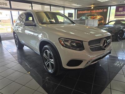 2018 Mercedes-Benz GLC GLC 300 4MATIC 4DR SUV   - Photo 3 - Hamilton, OH 45015