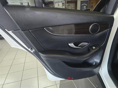 2018 Mercedes-Benz GLC GLC 300 4MATIC 4DR SUV   - Photo 10 - Hamilton, OH 45015