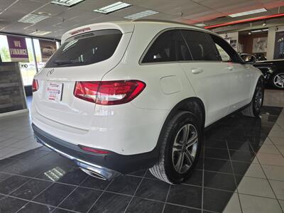 2018 Mercedes-Benz GLC GLC 300 4MATIC 4DR SUV   - Photo 4 - Hamilton, OH 45015