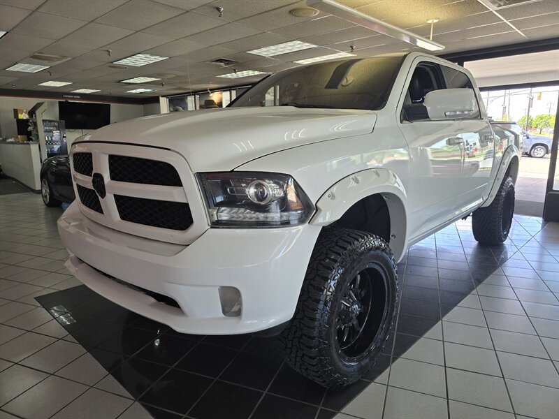 2014 RAM 1500 Sport 4DR CREW CAB 4X4/HEMI   - Photo 1 - Hamilton, OH 45015