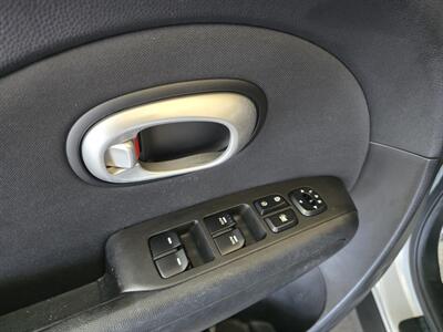 2014 Kia Soul   - Photo 16 - Hamilton, OH 45015