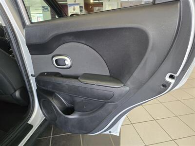 2014 Kia Soul   - Photo 14 - Hamilton, OH 45015