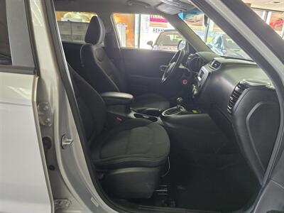 2014 Kia Soul   - Photo 13 - Hamilton, OH 45015