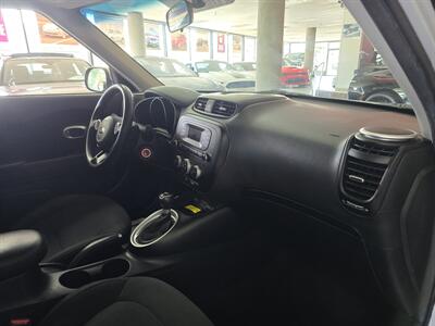 2014 Kia Soul   - Photo 12 - Hamilton, OH 45015