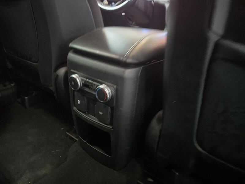 2020 Ford Explorer XLT 4DR SUV AWD - Photo 18 - Hamilton, OH 45015