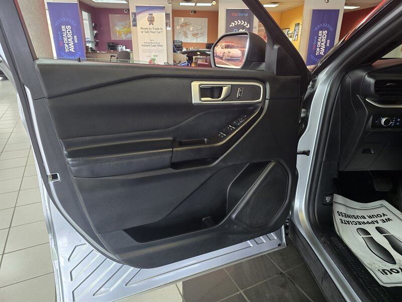 2020 Ford Explorer XLT 4DR SUV AWD - Photo 7 - Hamilton, OH 45015