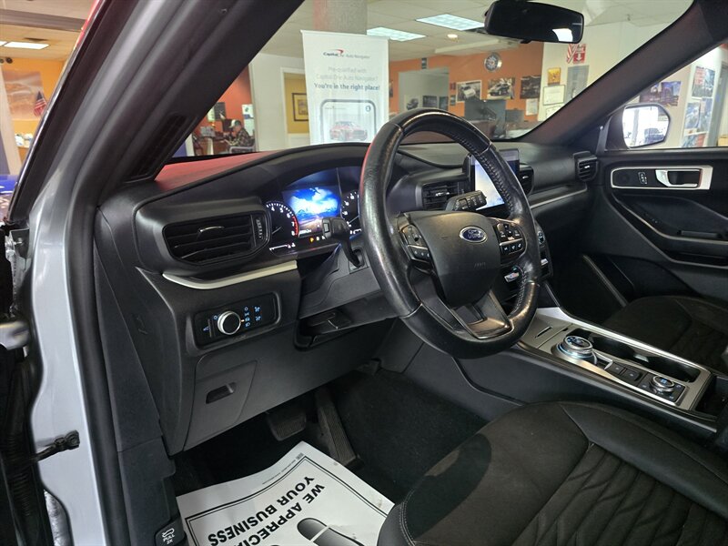 2020 Ford Explorer XLT 4DR SUV AWD - Photo 8 - Hamilton, OH 45015