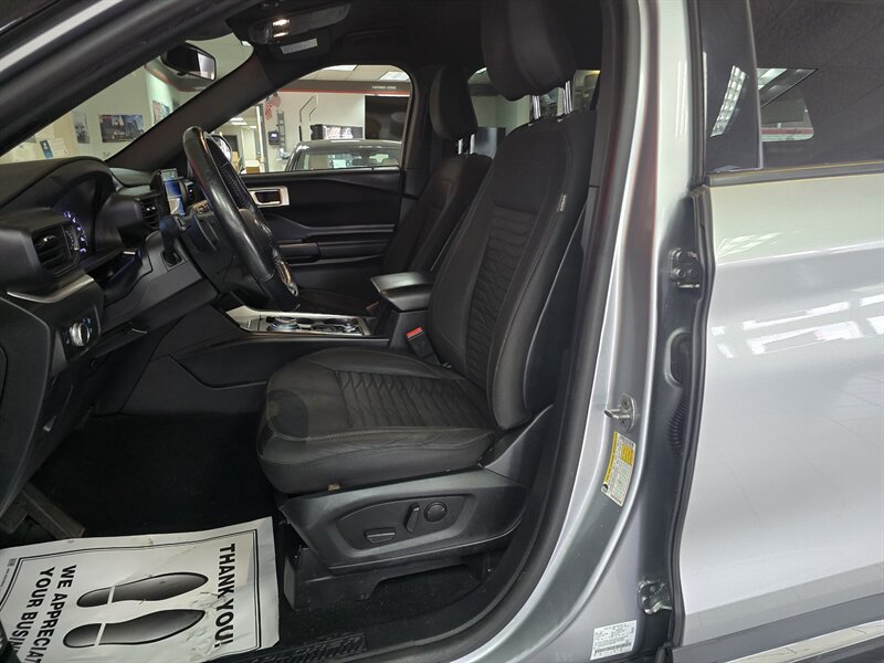 2020 Ford Explorer XLT 4DR SUV AWD - Photo 9 - Hamilton, OH 45015