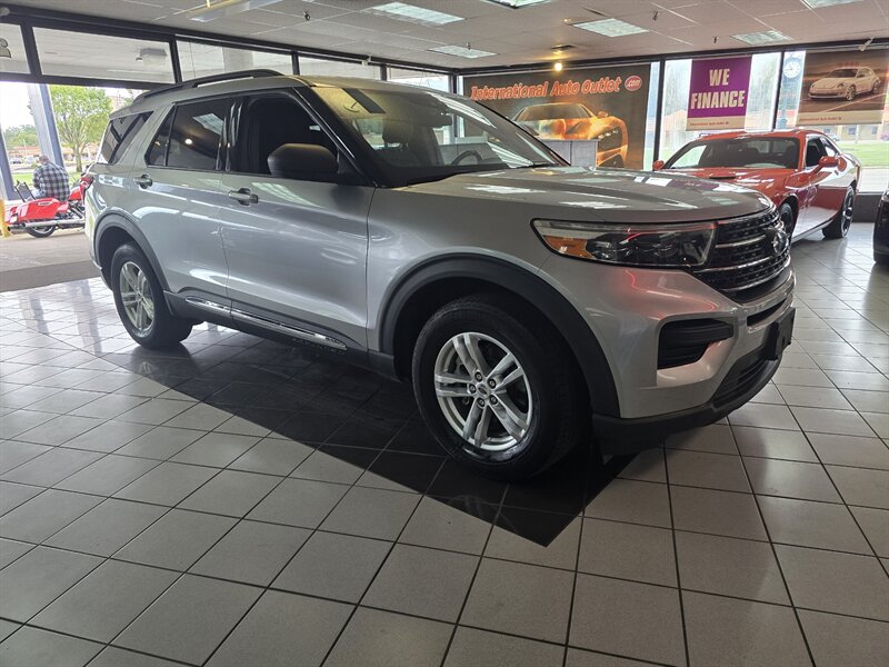 2020 Ford Explorer XLT 4DR SUV AWD - Photo 3 - Hamilton, OH 45015