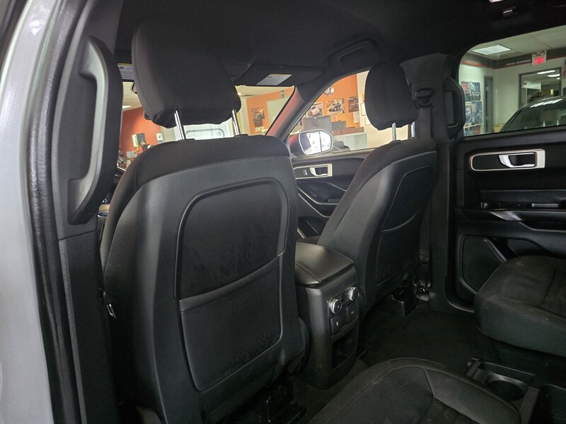 2020 Ford Explorer XLT 4DR SUV AWD - Photo 11 - Hamilton, OH 45015