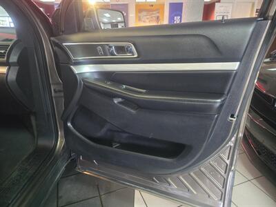 2016 Ford Explorer XLT 4DR SUV AWD - Photo 14 - Hamilton, OH 45015