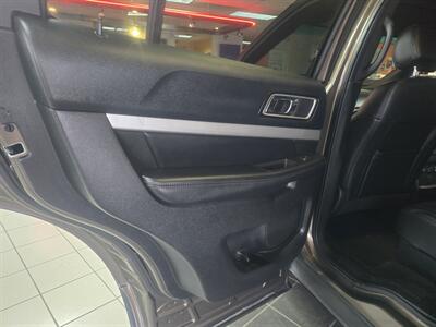 2016 Ford Explorer XLT 4DR SUV AWD - Photo 10 - Hamilton, OH 45015