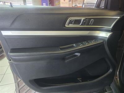 2016 Ford Explorer XLT 4DR SUV AWD - Photo 7 - Hamilton, OH 45015
