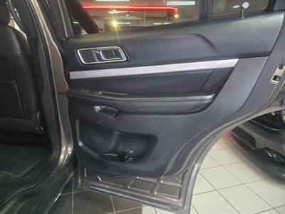 2016 Ford Explorer XLT 4DR SUV AWD - Photo 17 - Hamilton, OH 45015