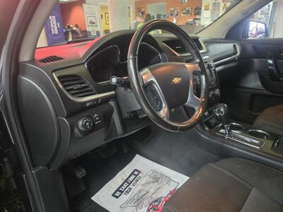 2015 Chevrolet Traverse LT 4DR SUV w/1LT - Photo 8 - Hamilton, OH 45015