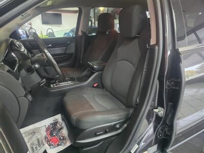 2015 Chevrolet Traverse LT 4DR SUV w/1LT - Photo 10 - Hamilton, OH 45015