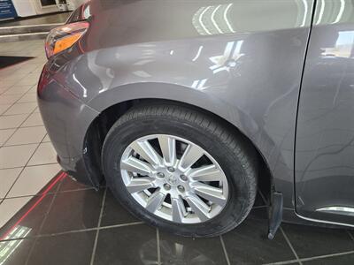 2017 Toyota Sienna Limited 7-Passenger 4DR MINI-VAN   - Photo 33 - Hamilton, OH 45015