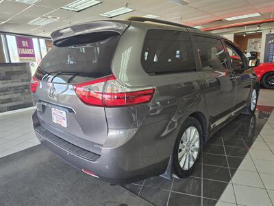 2017 Toyota Sienna Limited 7-Passenger 4DR MINI-VAN   - Photo 4 - Hamilton, OH 45015