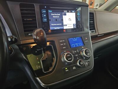 2017 Toyota Sienna Limited 7-Passenger 4DR MINI-VAN   - Photo 27 - Hamilton, OH 45015