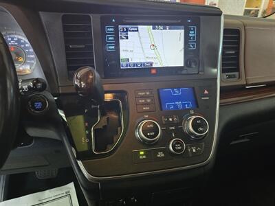 2017 Toyota Sienna Limited 7-Passenger 4DR MINI-VAN   - Photo 31 - Hamilton, OH 45015