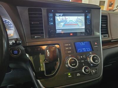 2017 Toyota Sienna Limited 7-Passenger 4DR MINI-VAN   - Photo 28 - Hamilton, OH 45015