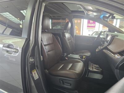 2017 Toyota Sienna Limited 7-Passenger 4DR MINI-VAN   - Photo 15 - Hamilton, OH 45015