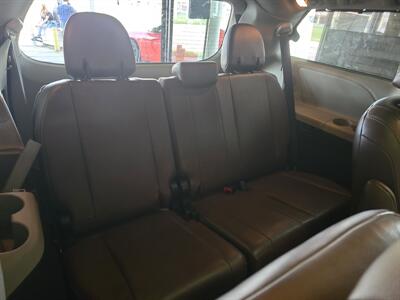 2017 Toyota Sienna Limited 7-Passenger 4DR MINI-VAN   - Photo 17 - Hamilton, OH 45015