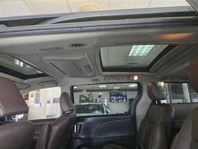 2017 Toyota Sienna Limited 7-Passenger 4DR MINI-VAN   - Photo 12 - Hamilton, OH 45015