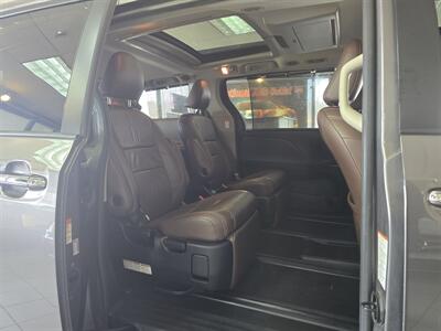 2017 Toyota Sienna Limited 7-Passenger 4DR MINI-VAN   - Photo 16 - Hamilton, OH 45015