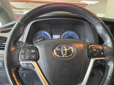 2017 Toyota Sienna Limited 7-Passenger 4DR MINI-VAN   - Photo 24 - Hamilton, OH 45015