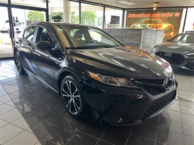 2019 Toyota Camry SE   - Photo 4 - Hamilton, OH 45015