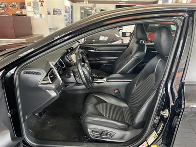 2019 Toyota Camry SE   - Photo 9 - Hamilton, OH 45015