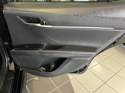 2019 Toyota Camry SE   - Photo 21 - Hamilton, OH 45015