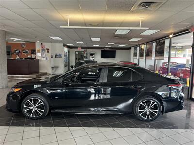 2019 Toyota Camry SE   - Photo 1 - Hamilton, OH 45015