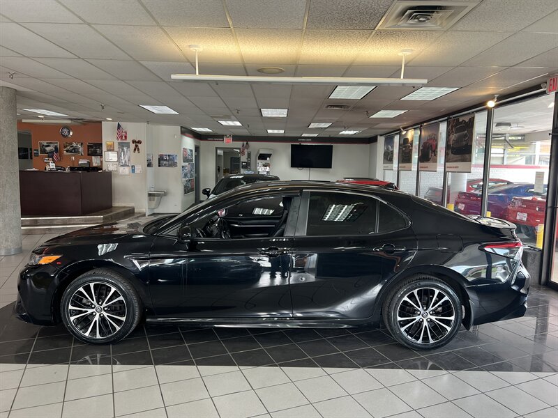 2019 Toyota Camry SE - Photo 1 - Hamilton, OH 45015