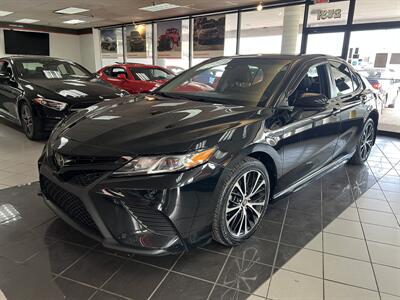 2019 Toyota Camry SE   - Photo 2 - Hamilton, OH 45015