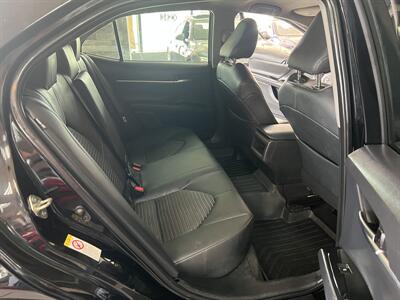 2019 Toyota Camry SE   - Photo 20 - Hamilton, OH 45015