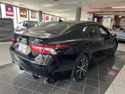 2019 Toyota Camry SE   - Photo 6 - Hamilton, OH 45015
